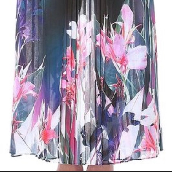Women’s Black Floral Print Pleated Irresistible Iris Skirt Size 2 - Picture 2 of 7